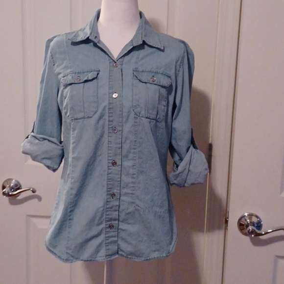 💙🌺New York & Company Denim Blue Shirt - Picture 11 of 12
